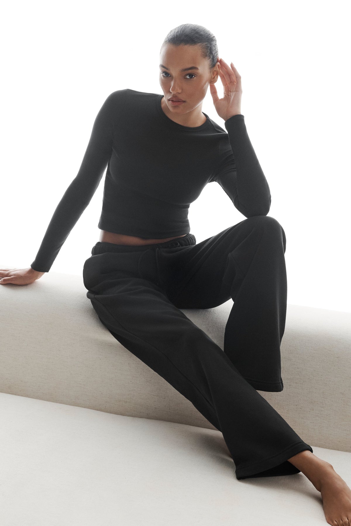 Accolade Straight Leg Sweatpant - Black