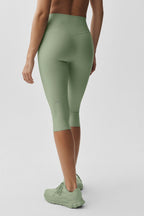 16" High-Waist Airlift Capri - Dune Grass